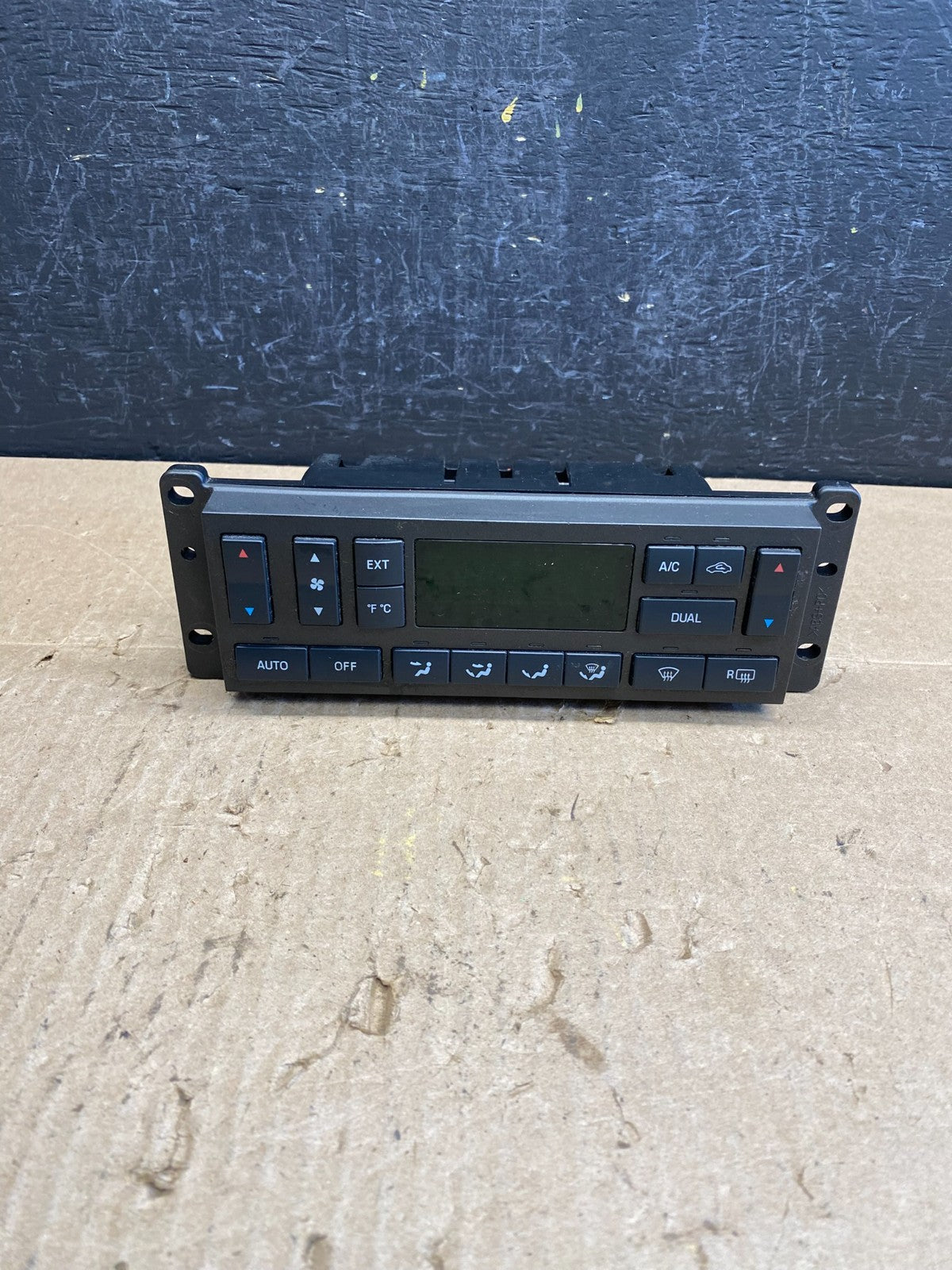 2003 to 2006 Lincoln Town Car Climate Control Panel AC6790 DG0