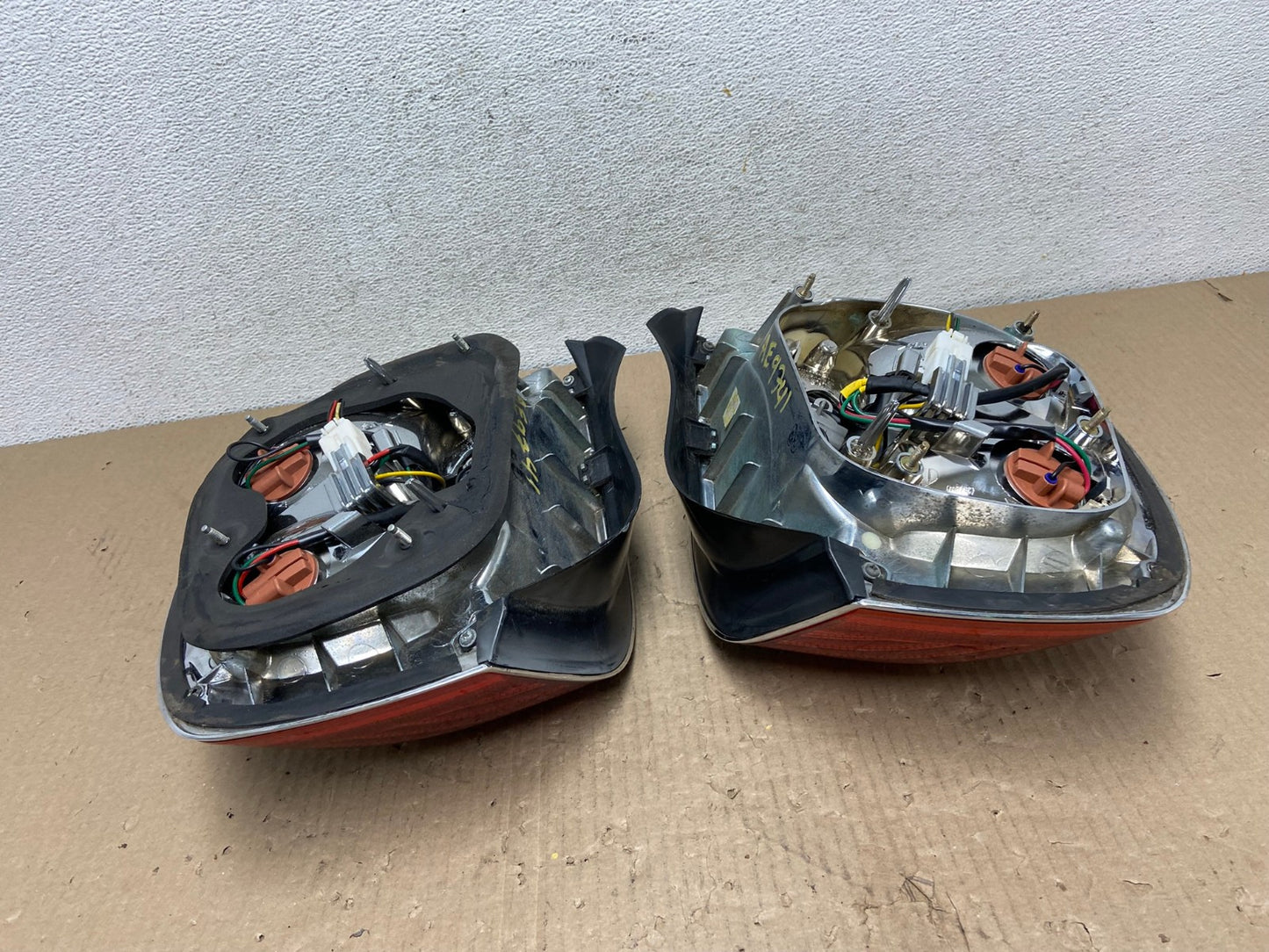 2004 2005 Hyundai XG350 XG Left+Right Tail Lights AE9741 LK8
