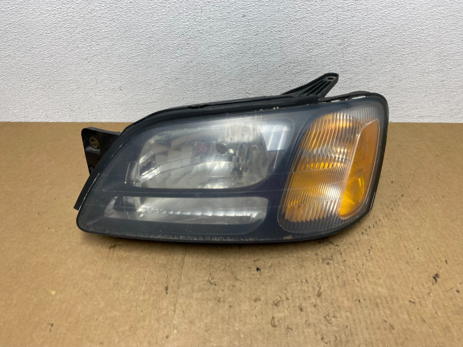2001-2004 Subaru Legacy Outback Left Driver Lh Side Headlight AC3483 DW0