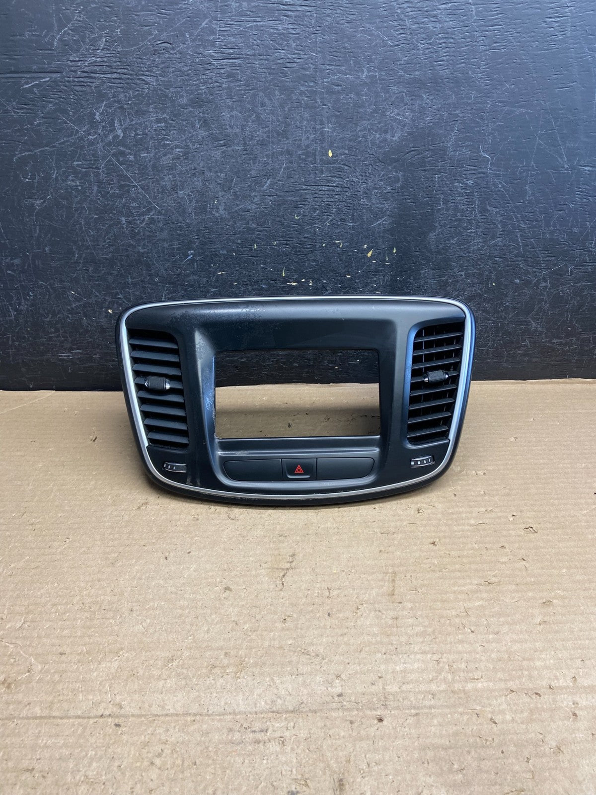 2015 to 2016 Chrysler 200 Dashboard Center Air Vent AH3986 DG0