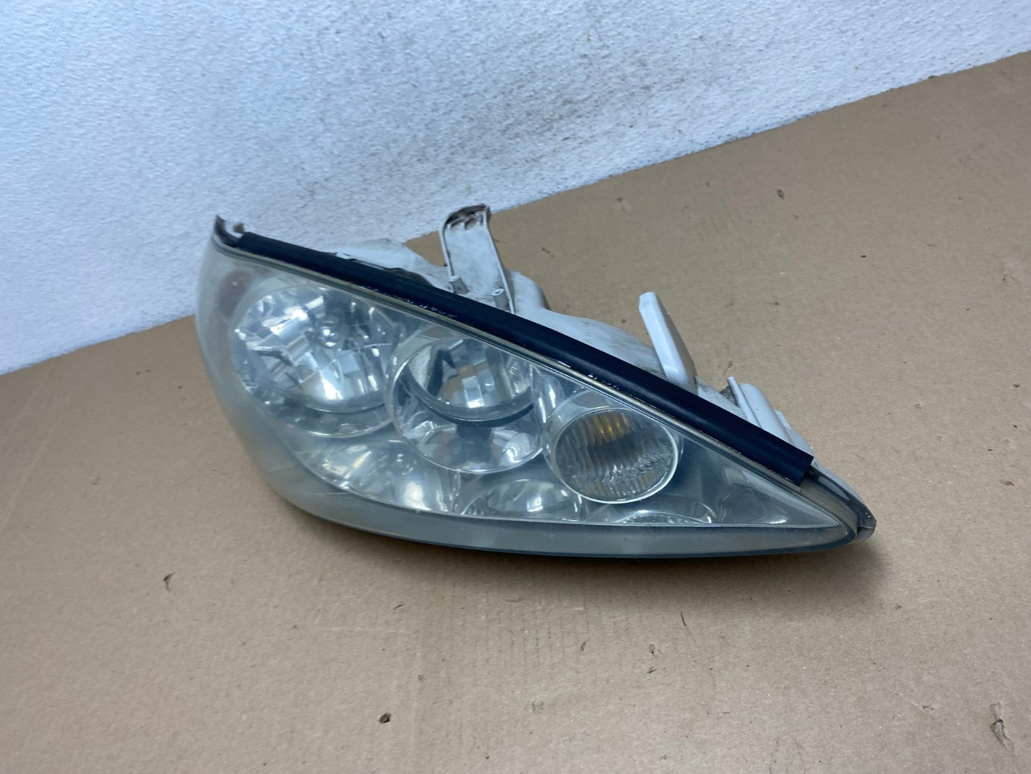 2005 to 2006 Toyota Camry Right Passenger RH Halogen Headlight AF3040 LK1