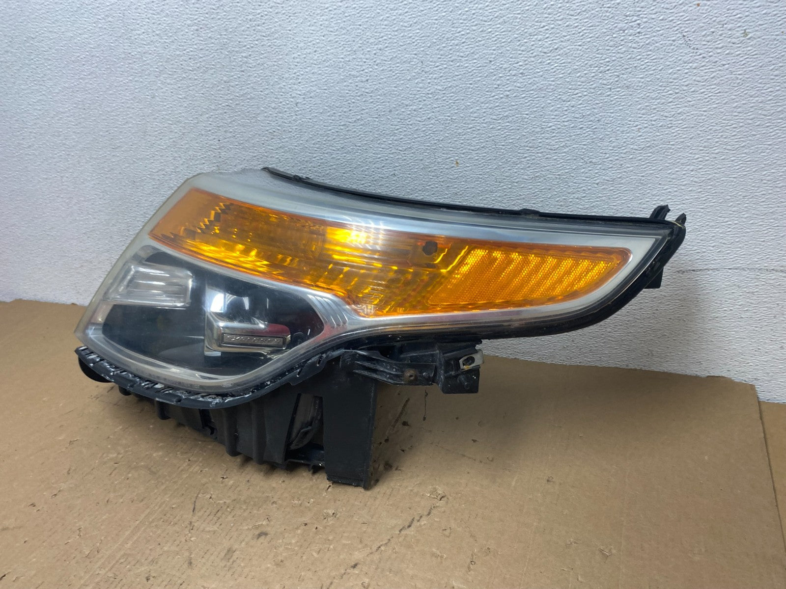 2011 to 2015 Ford Explorer Left Driver LH Halogen Headlight AD8032 DW1
