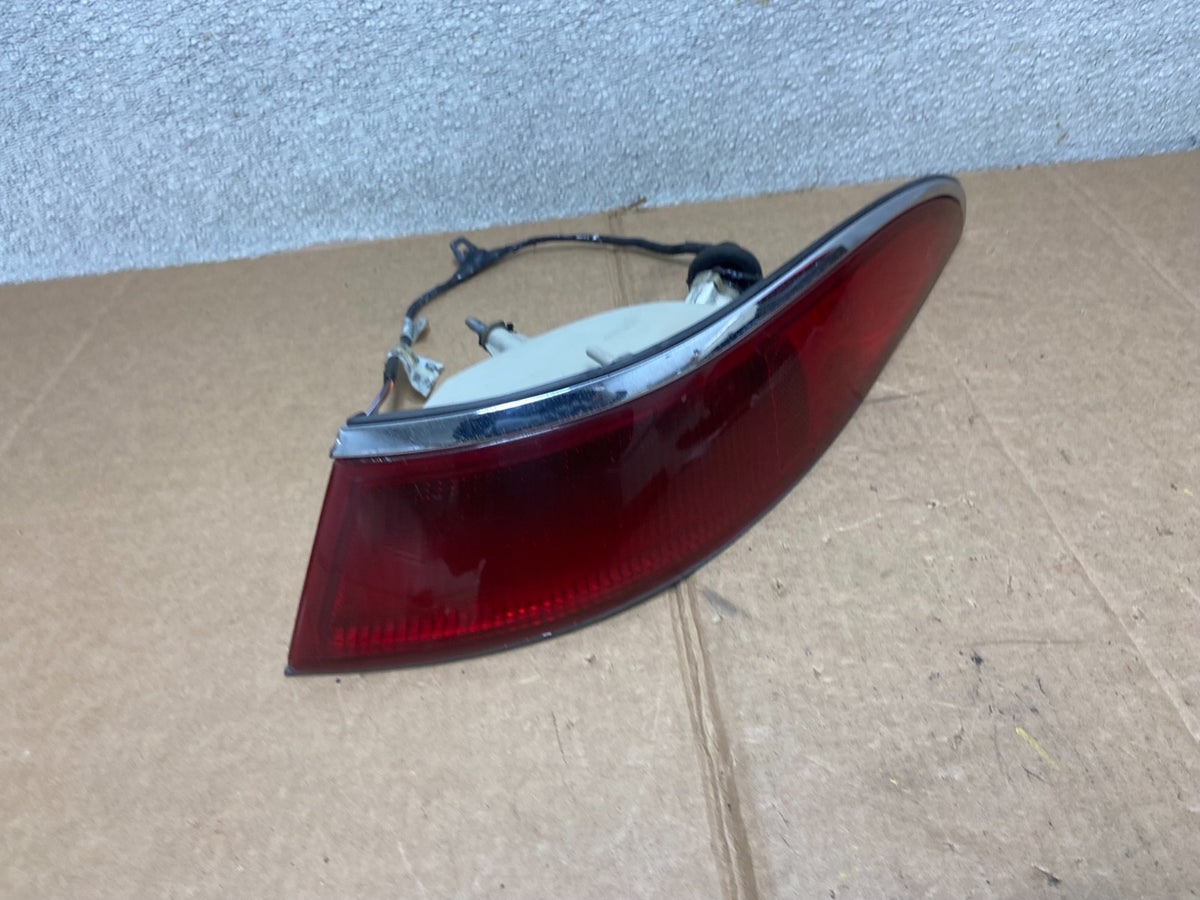 1993 - 1996 Lincoln Mark VIII 8 Right Passenger RH Side Tail Light aa1266 DG2