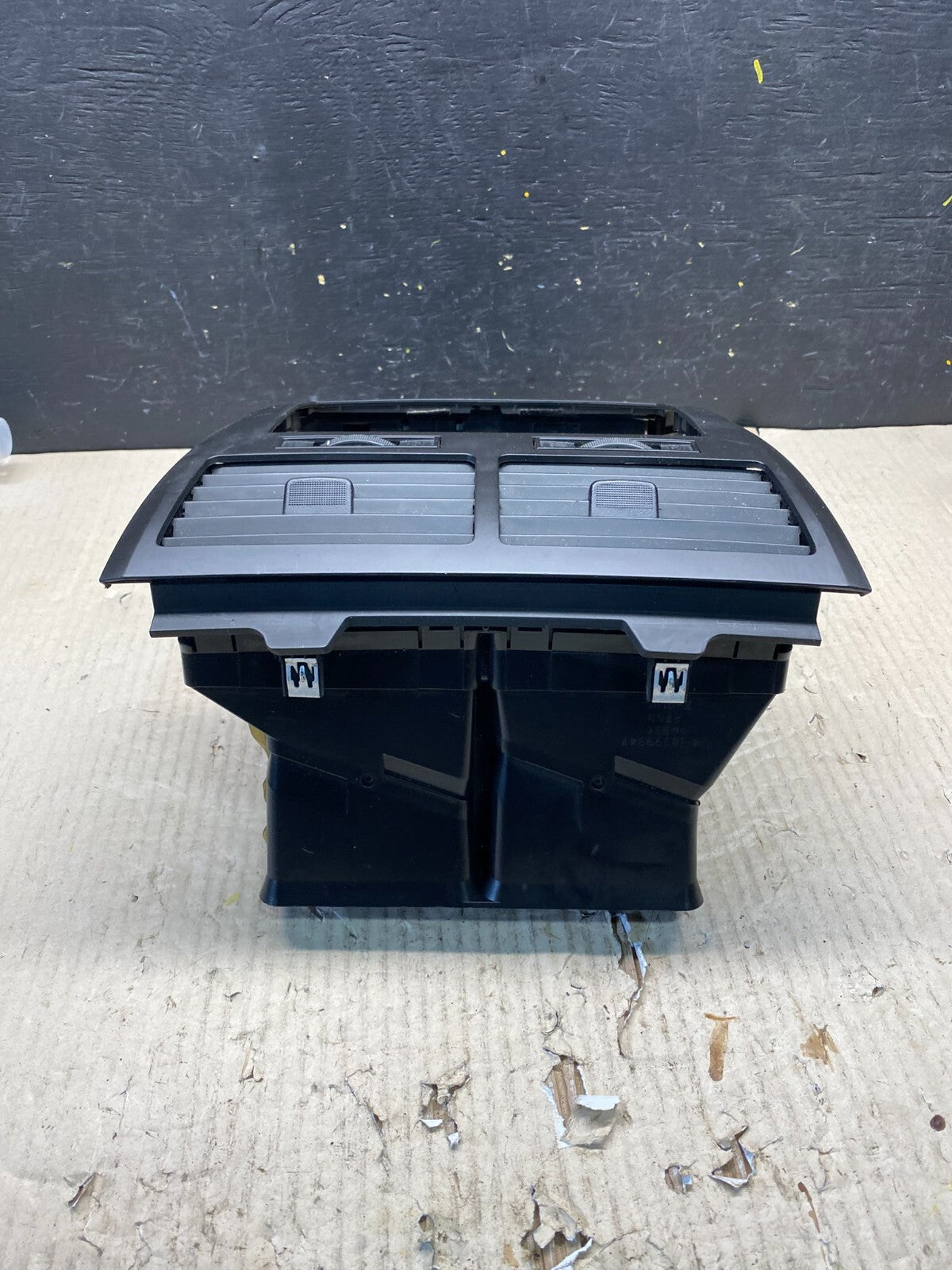2007 to 2010 Saturn Outlook A/C HVAC Climate Control Radio Bezel Trim O3529 DG4