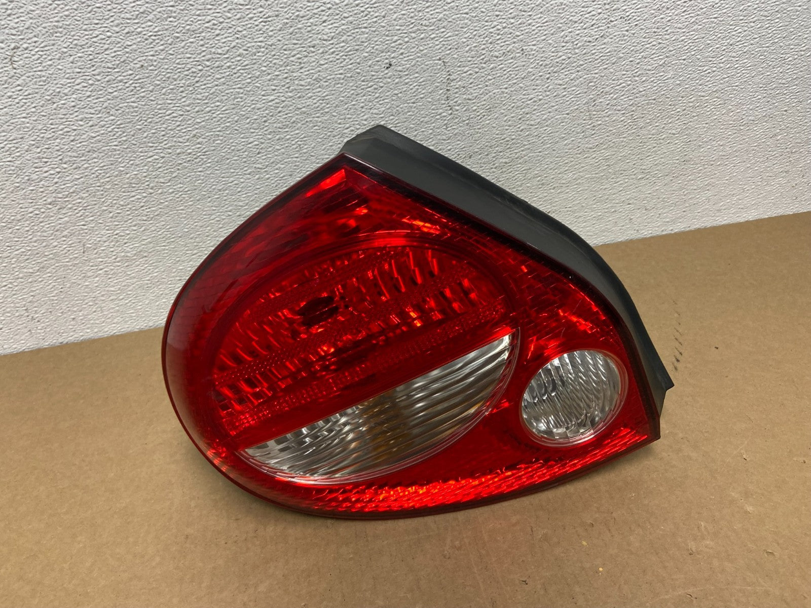 2000 to 2001 Nissan Maxima Left Driver Lh Side Tail Light OEM AC0014 DW0