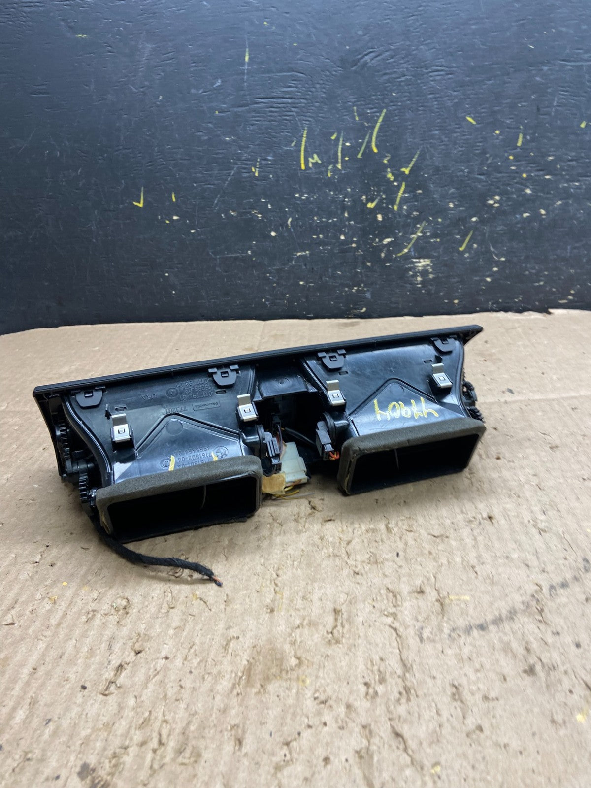2007 to 2013 BMW X5 X6 Center Console Dash Air Vent OEM Y7904 DG3