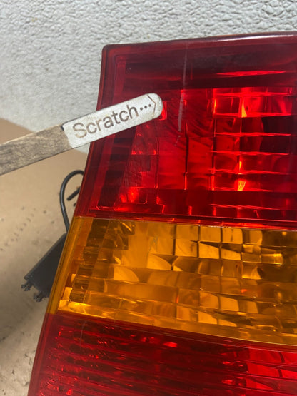 2002 -  2005 BMW 3 E46 Series Right Passenger  Tail Light Oem R0899 DW3