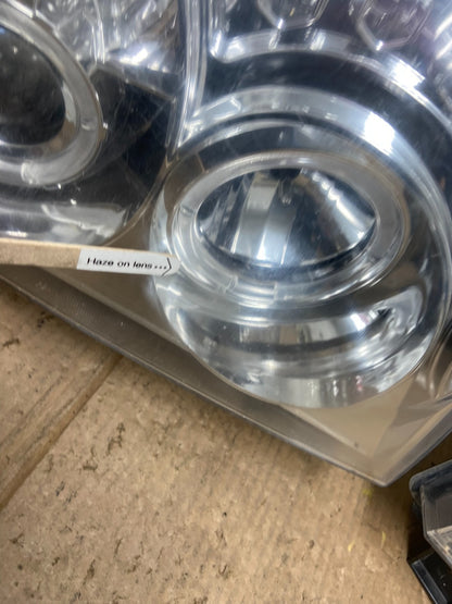2005 to 2007 Jeep Grand Cherokee Left+Right Set Headlights AA64135