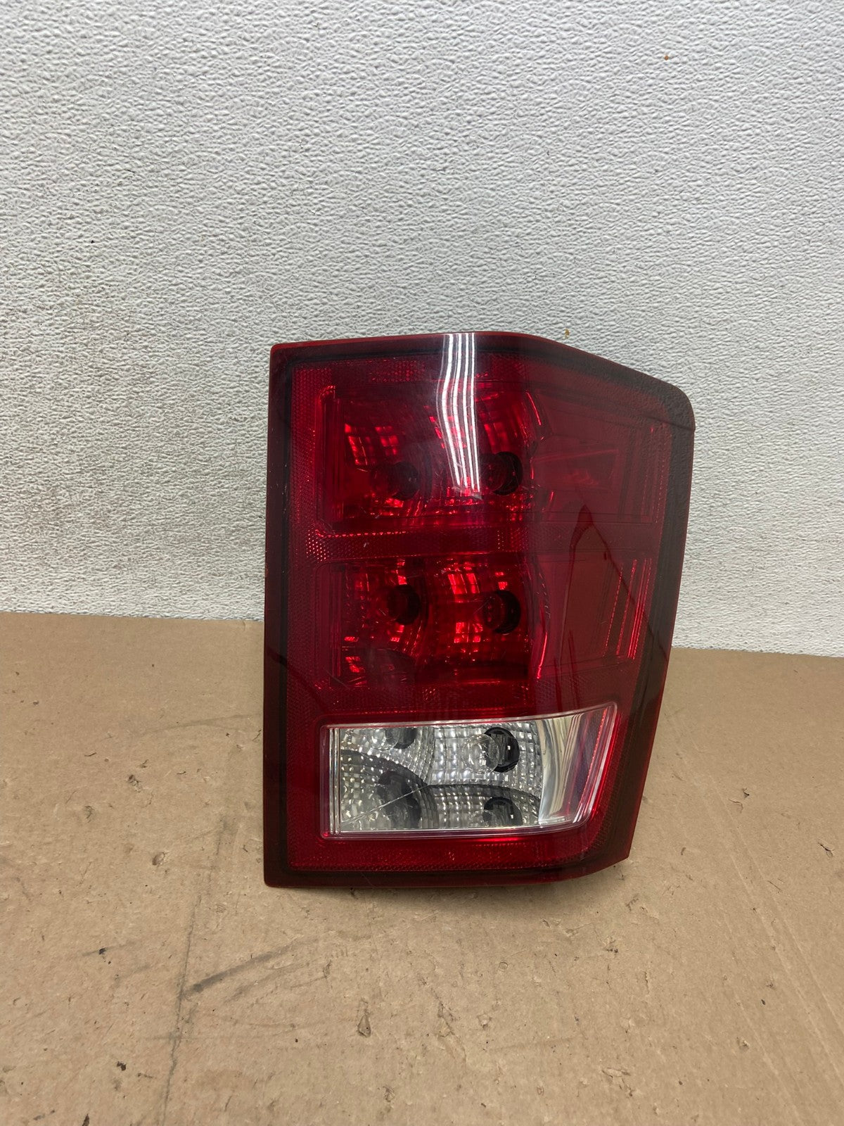 2005 - 2006 Jeep Grand Cherokee Right Passenger Rh Tail Light AG4966 LK0