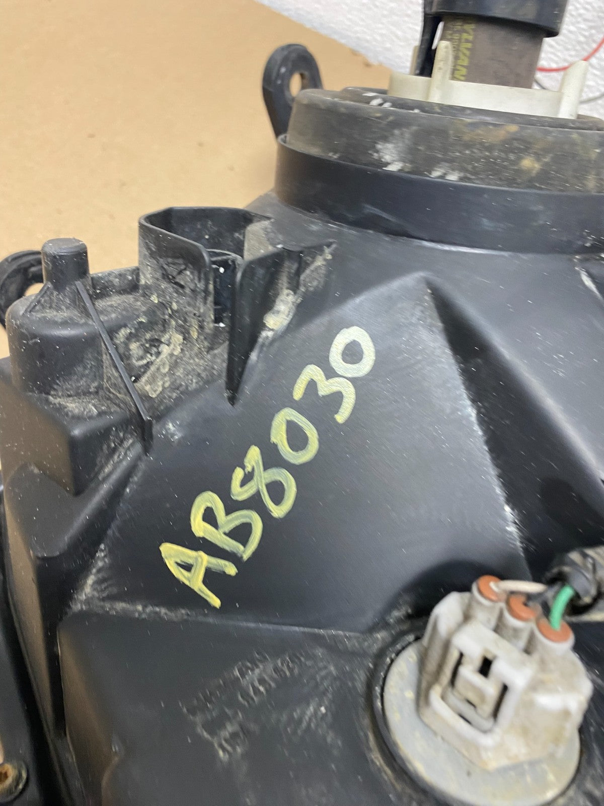 2005-2015 Nissan Xterra Right Passenger RH Headlight OEM AB8030 DW9