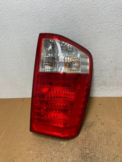 2007 to 2010 Kia Sedona Right Passenger RH Side Tail Light AE2728 LK0