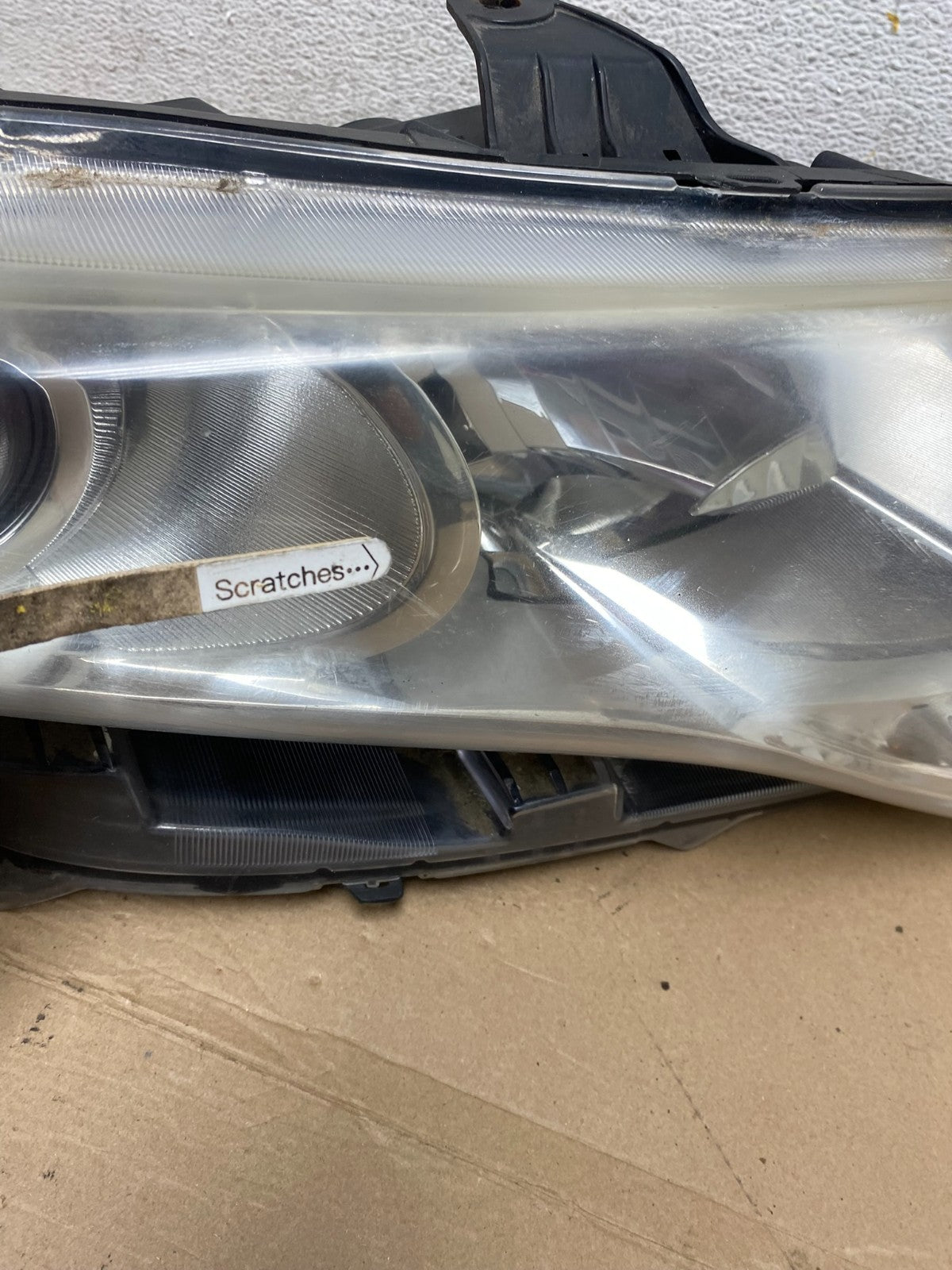2009 to 2016 Toyota Venza Halogen Right Passenger Side Headlight AF43723