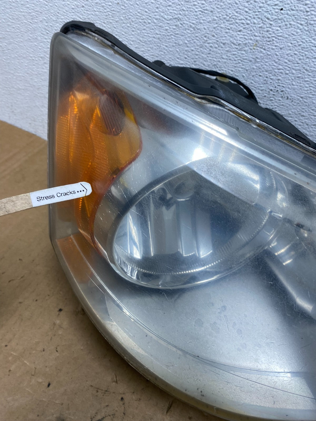 2011 to 2016 Chrysler Town and Country Right Passenger Headlight AD2796 DW4