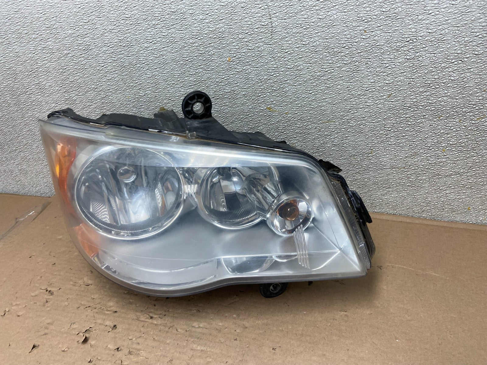 2011 to 2016 Chrysler Town and Country Right Passenger Headlight AB0194 DW1