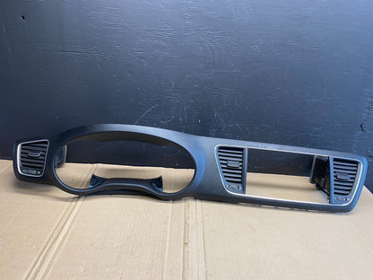 2015 to 2018 Kia Sedona Speedometer Radio Bezel Air Vent 84740-a9000 AB8724 DG0
