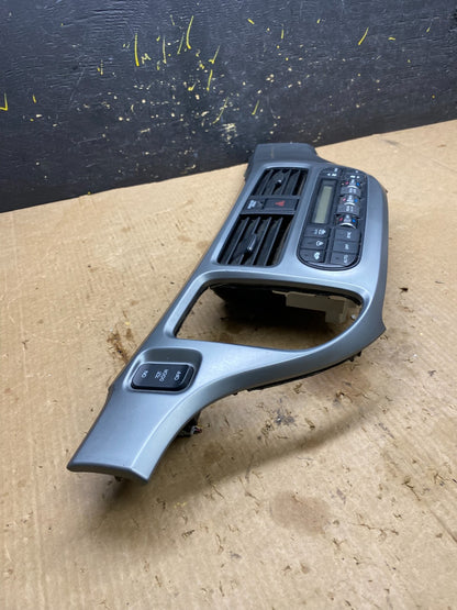 2005 to 2010 Honda Odyssey  Radio Climate Control Dash Trim Bezel Z4583 DG1