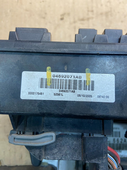 2005 Jeep Grand Cherokee Integrated Power Fuse Box Relay 04692071AB ac0627 DG6