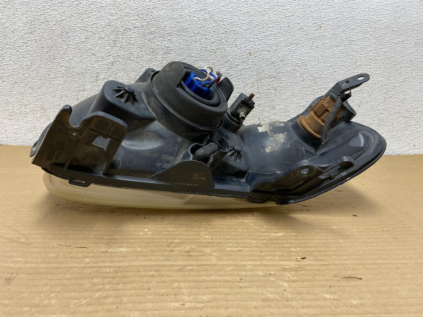 2001 - 2004 Ford Escape Left Driver LH Halogen Headlight AG8926 DW4
