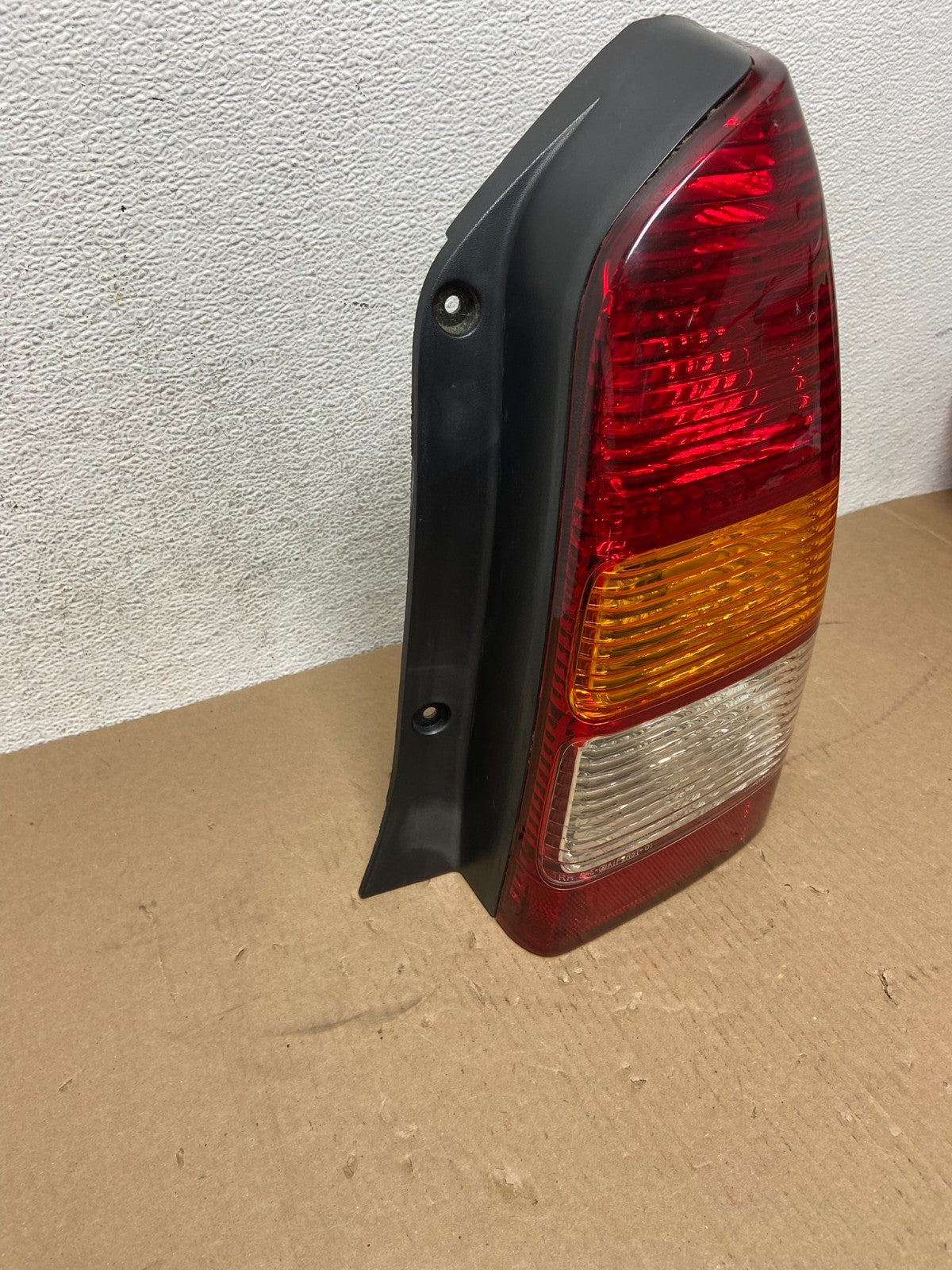 2001 2002 2003 2004 Mazda Tribute Right Passenger Rh Tail Light AD6462 DW2