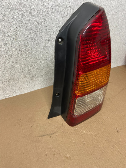 2001 2002 2003 2004 Mazda Tribute Right Passenger Rh Tail Light AD6462 DW2