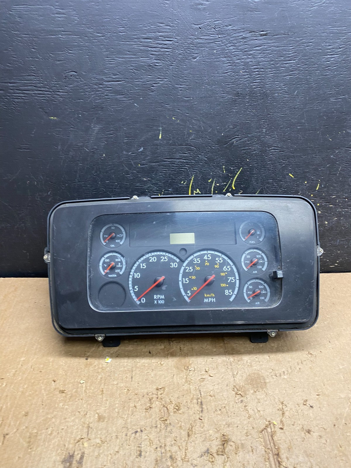 Freightliner Dashboard Instrument Cluster 3319210070 Z96380