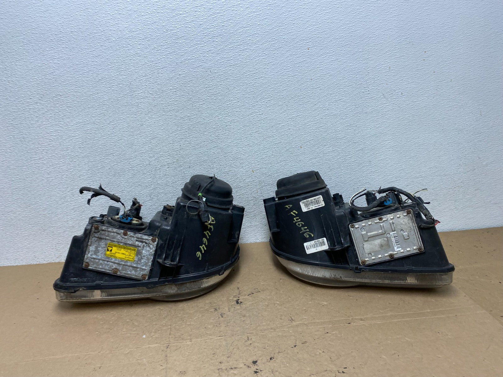 2005 to 2010 Chrysler 300C Left+Right Side Xenon Headlights AF4646 DW11