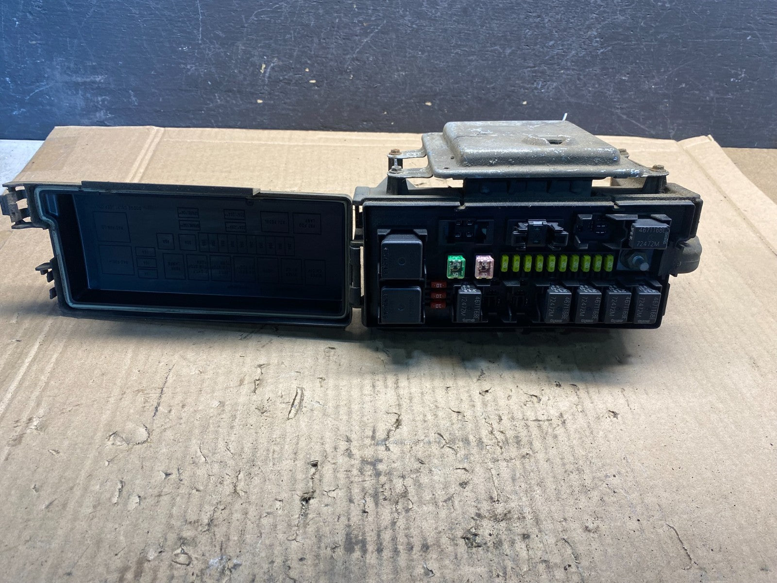 2004 2005 Dodge Durango Fusebox Fuse Box Relay Body BCM Control Module ae8046 DG3