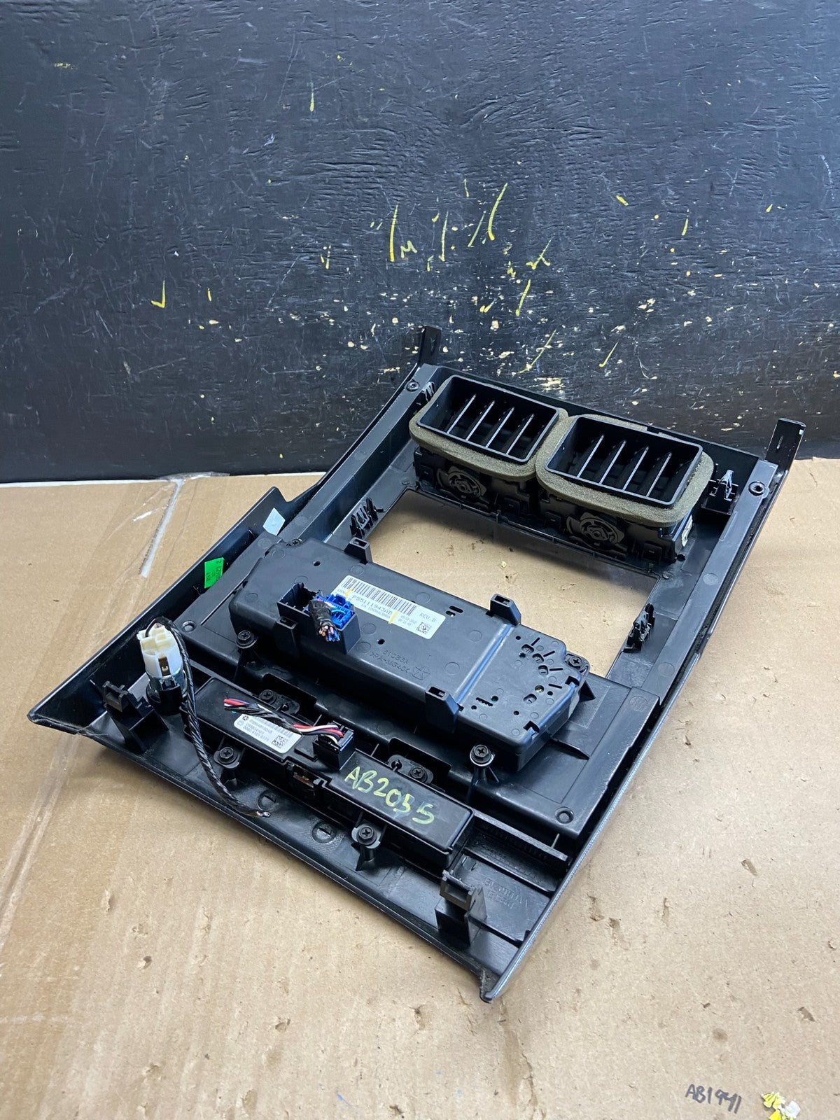 2008 to 2012 Jeep Liberty Dash Climate Temperature Control Radio Bezel AB2055 DG4