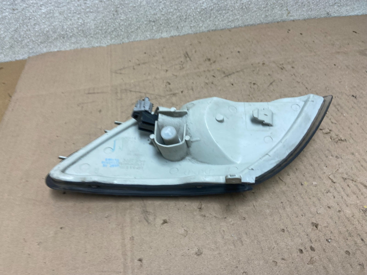 1997 to 1999 Lexus ES300 Right Passenger RH Side Turn Signal aa1005 DG3