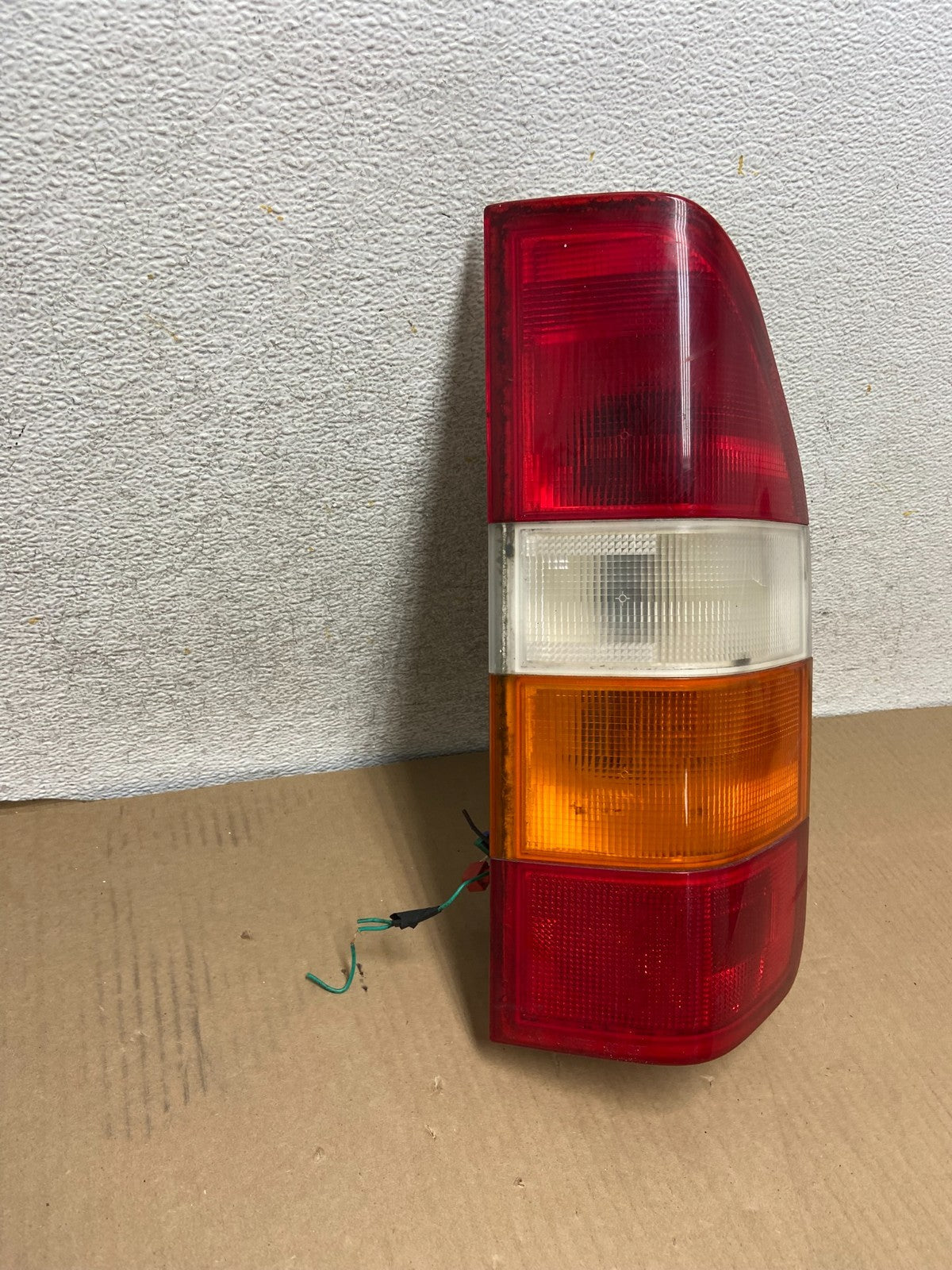 2002-2006 Mercedes Dodge Sprinter Right Passenger Rh Tail Light AH2993 DG1