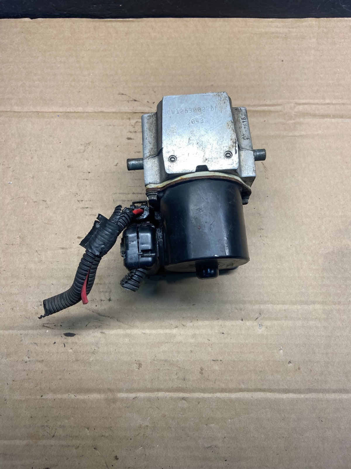 2003 - 2005 Chevrolet Silverado GMC Sierra ABS Anti-Lock Brake Module AE24901