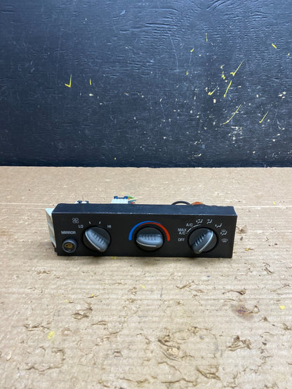2001 - 2007 GMC Chevrolet Express 1500 Climate Control A/C W3204 DG0