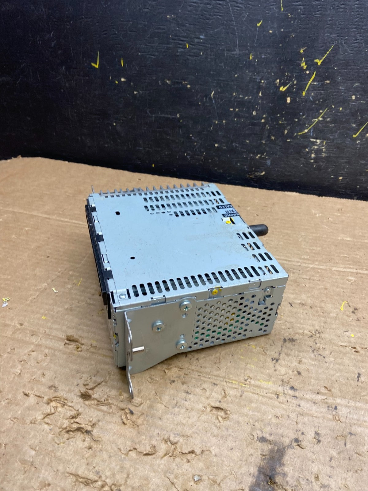 2013 to 2014 Ford Edge AM/FM Radio Reciever OEM w9833 DG2