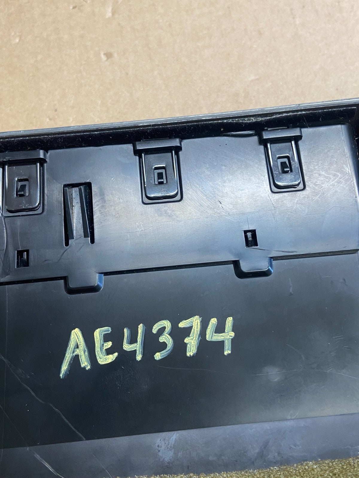 2007-2014 GMC Yukon Tahoe Center Trim Plate Air Vent Maple AE4374 DG4