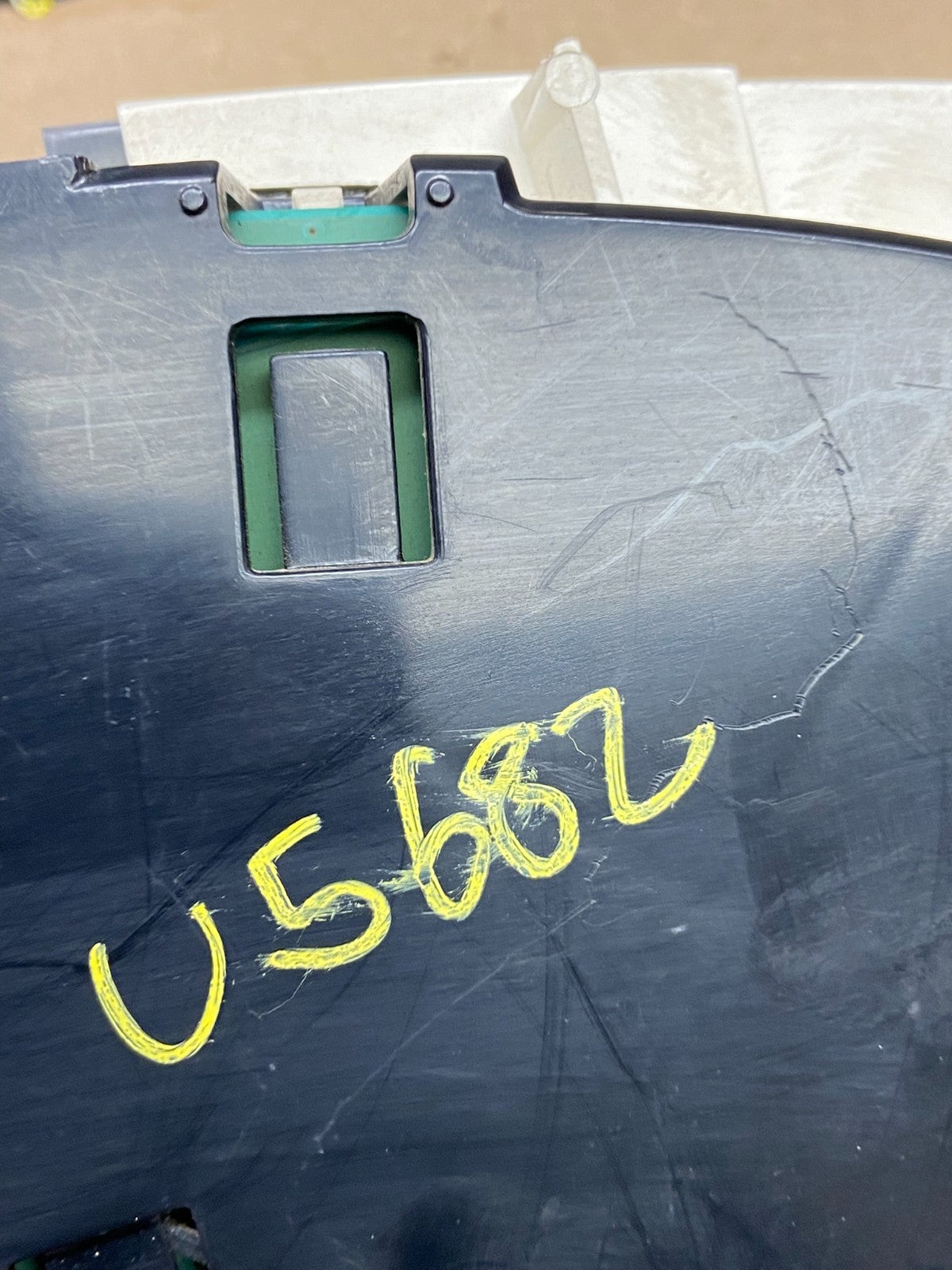 2004 to 2007 Chevrolet Express Speedometer Cluster Gauge U5682 DG8