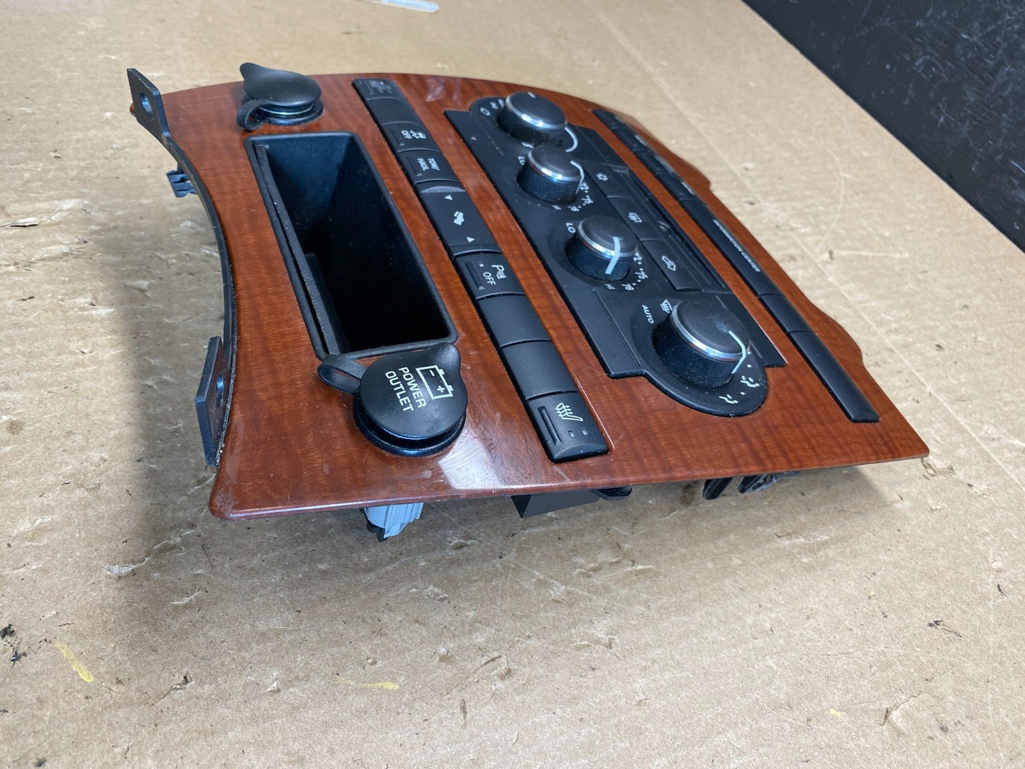 2005 to 2007 Jeep Commander Grand Cherokee A/C Climate Control Bezel AC6533 DG2