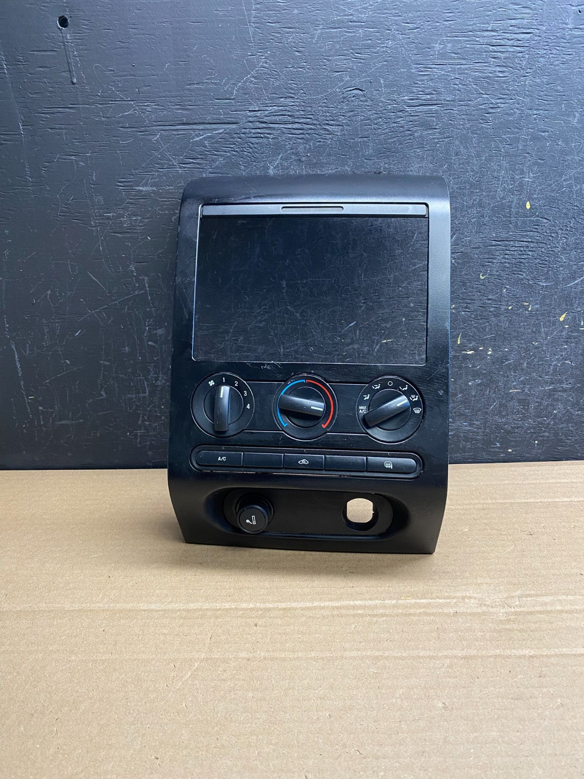 2004 to 2008 Ford F150 Radio Climate Dash Bezel Surround Black AG0018 DG0