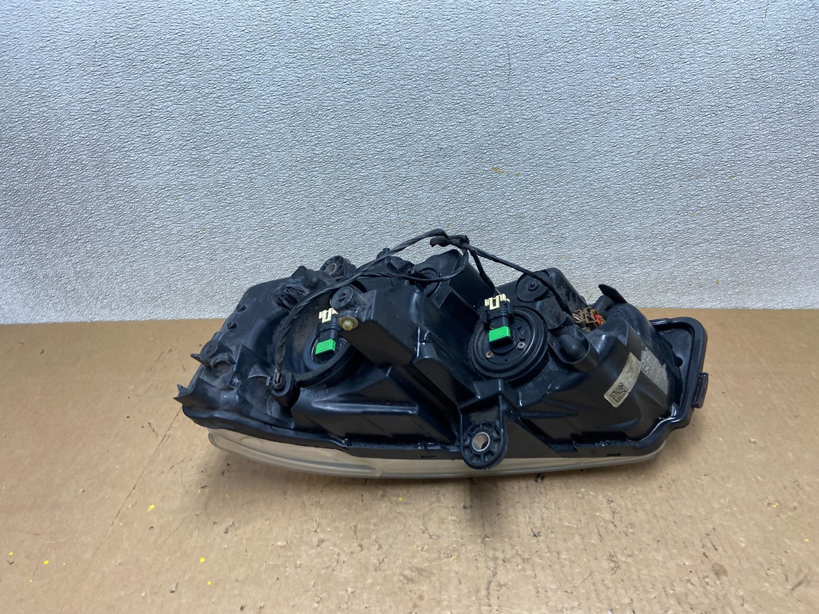 2011 to 2016 Chrysler Town and Country Right Passenger Headlight Z9360 DW4