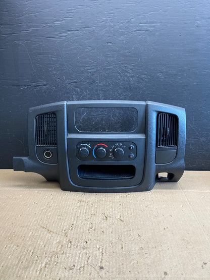 2002 to 2005 Dodge Ram Radio Climate Control Dash Air Vent Bezel Trim AC9100 DG0