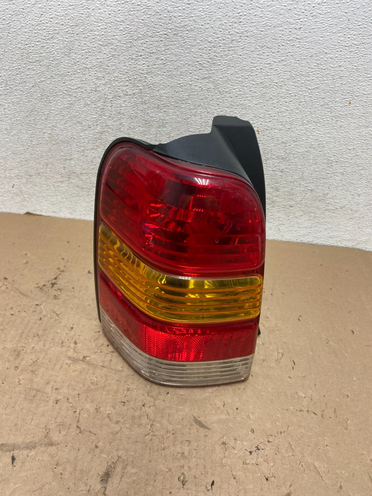 2001 to 2007 Ford Escape Left Driver Side Tail Light AG4381 PS0