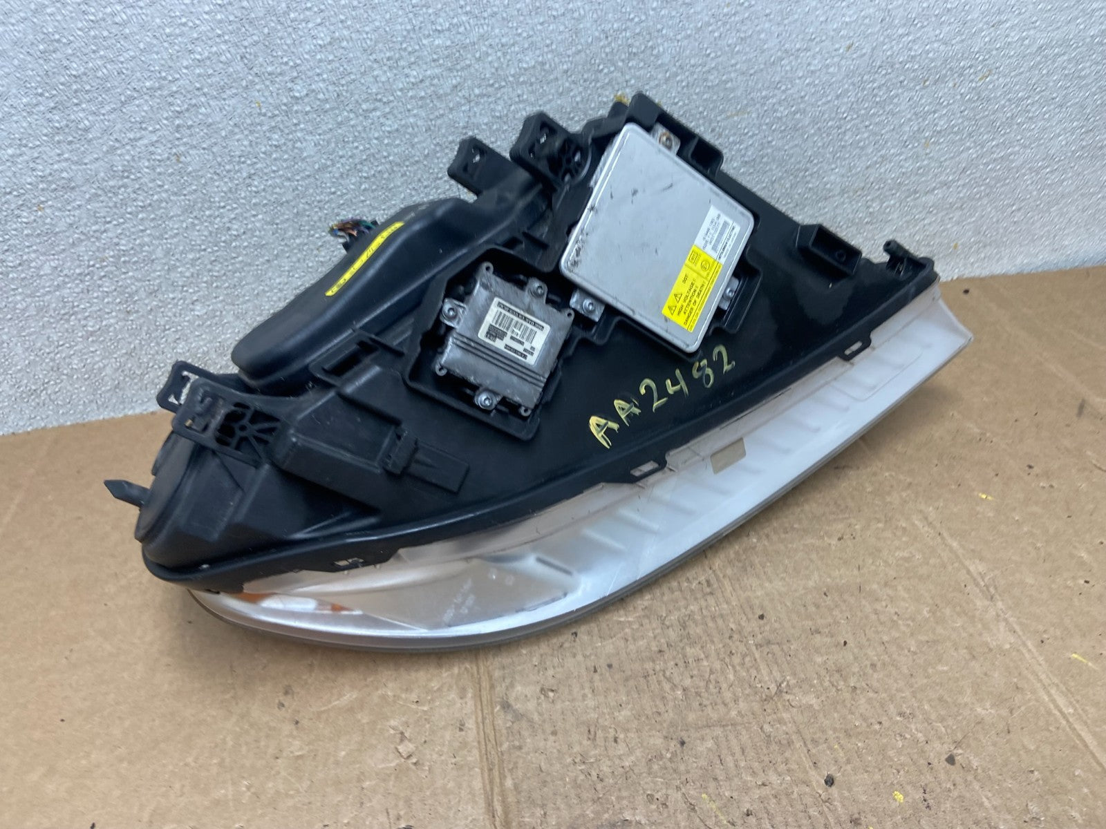 2007-2011 Volvo S80 LH Driver Side Xenon Adaptive Headlight 31214182 AA24826