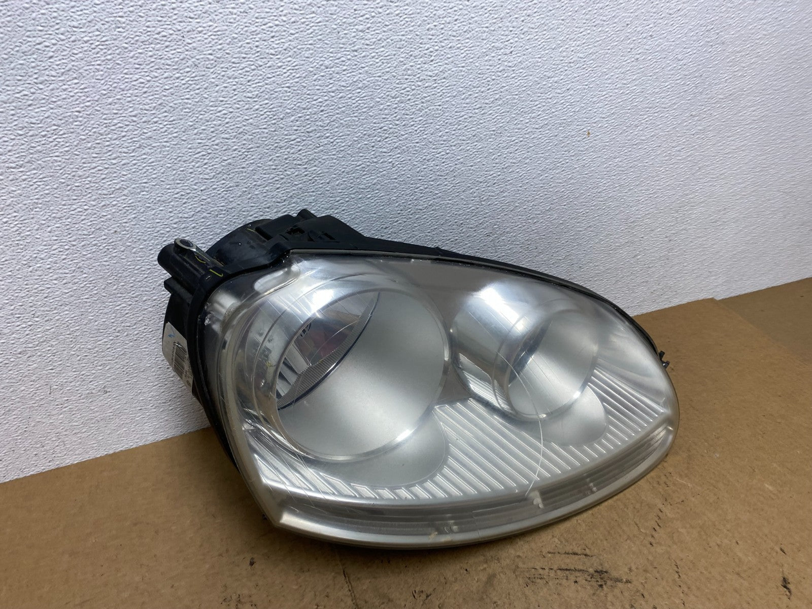 2005 - 2010 Volkswagen Jetta Right Passenger RH Side Headlight Halogen AC3535 DW2