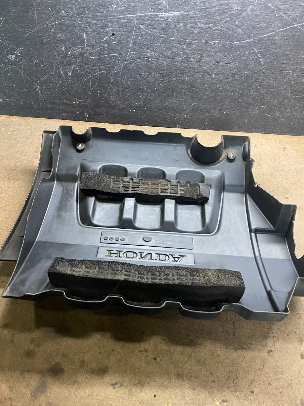 2005 to 2007 Honda Odyssey Black Engine Cover OEM N0359 DG4