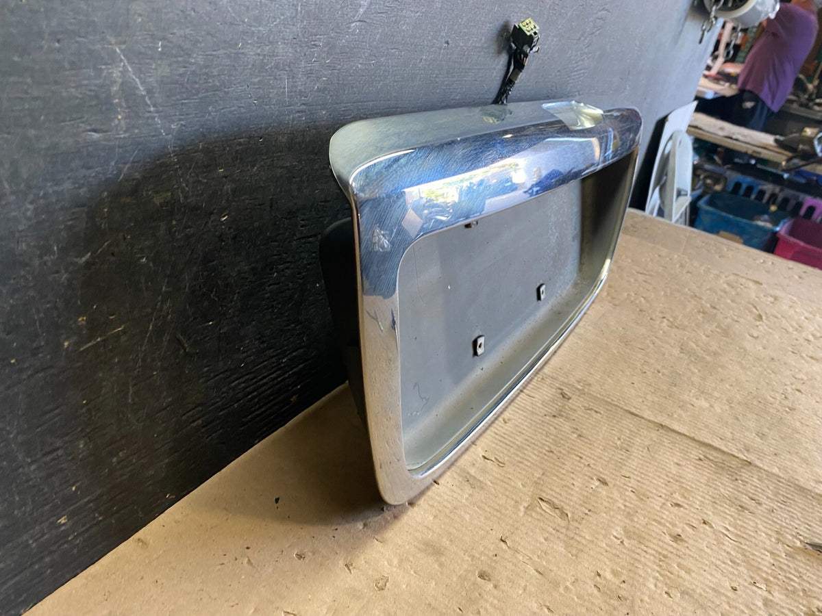 2003 to 2005 Lincoln Aviator Trunk Liftgate License Plate N5679 PS2