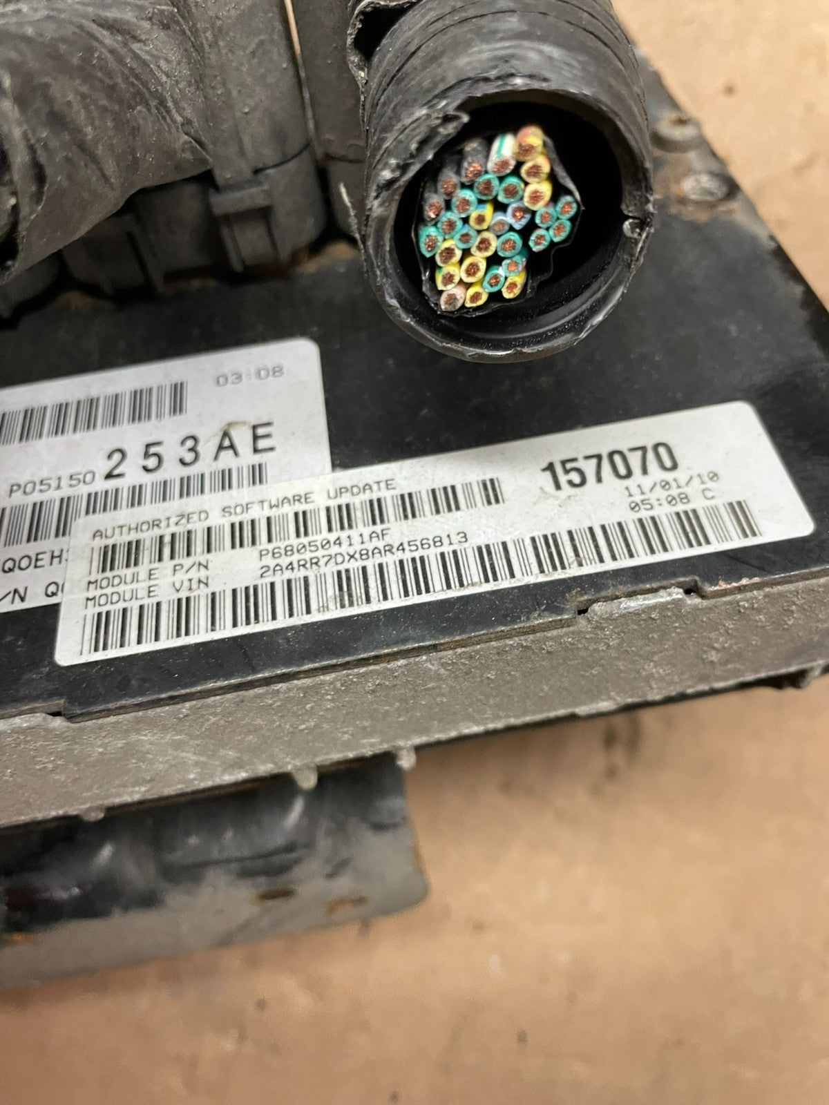 2010 Dodge Caravan Town & Country Engine Computer ECU P68045613AE W2339 DG4