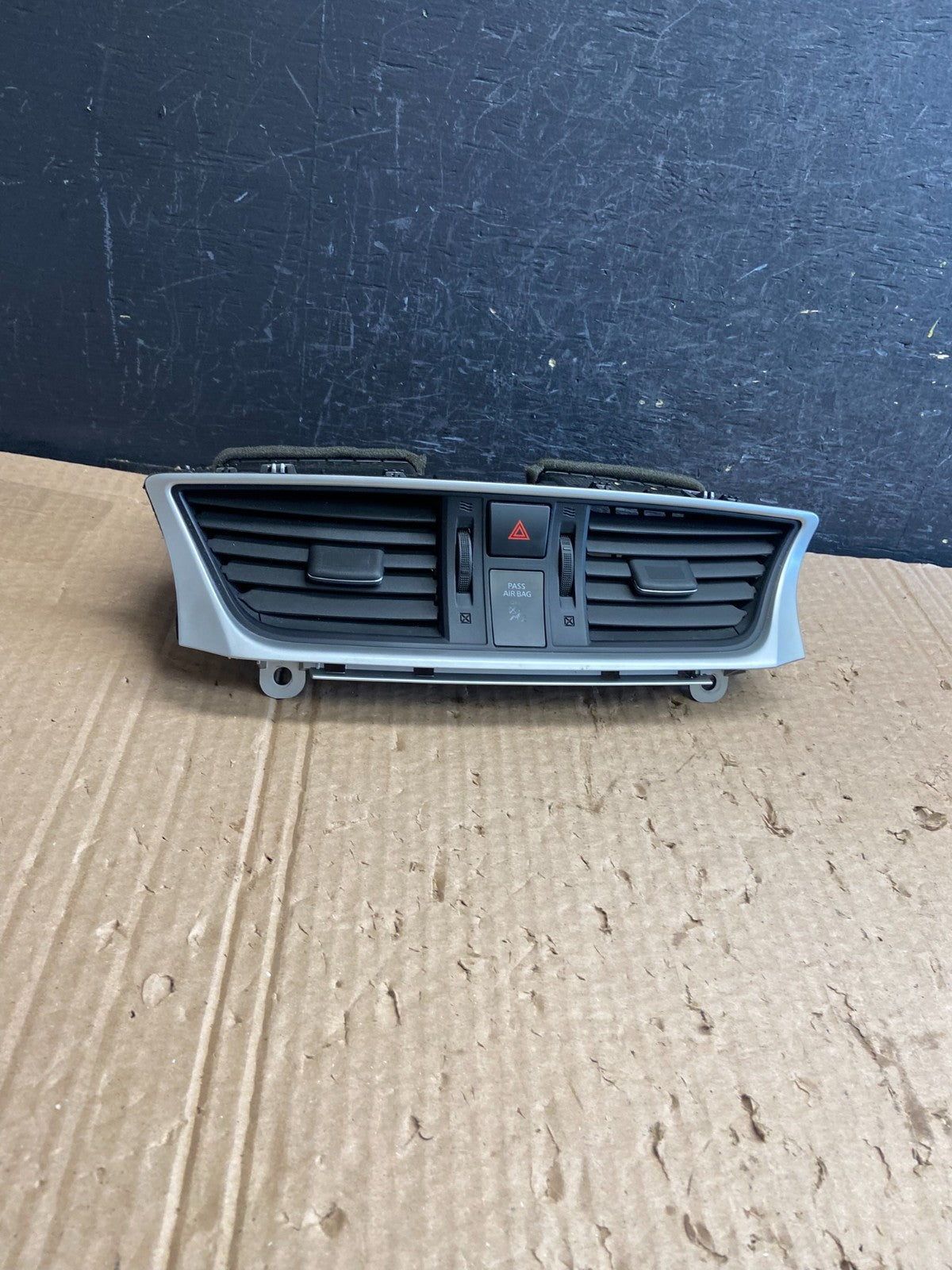 2013 to 2015 Nissan Sentra Air Vents Top Dash Center W/Hazzard Switch af6495 DG0