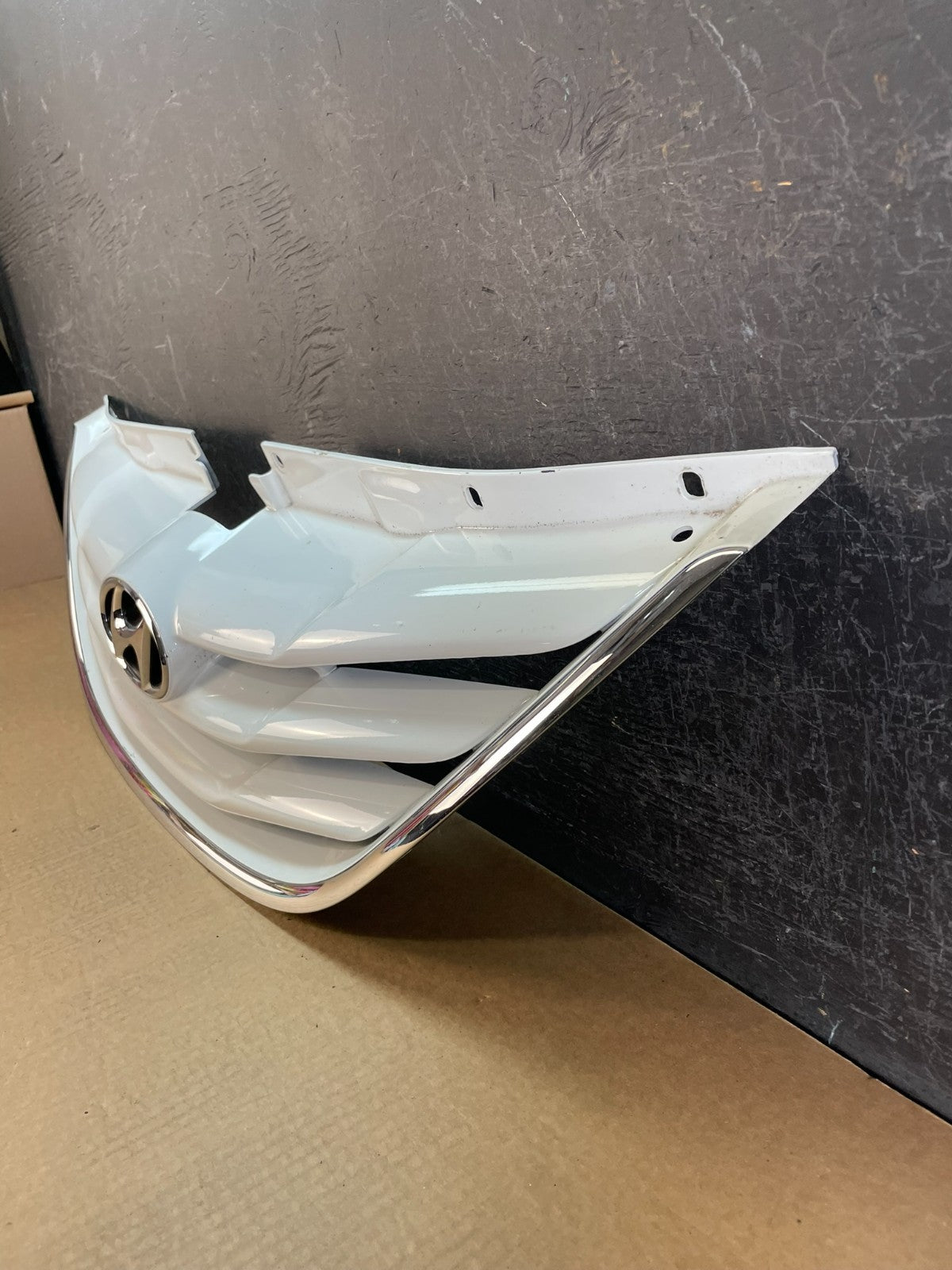 2011 to 2014 Hyundai Sonata Front Upper Grill Grille AF5241 DW1