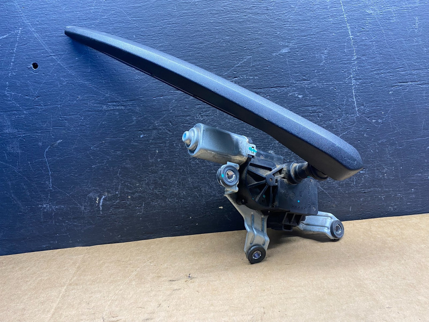 2010 to 2016 Cadillac SRX Rear Windshield Washer Wiper Motor ad7529 DG0