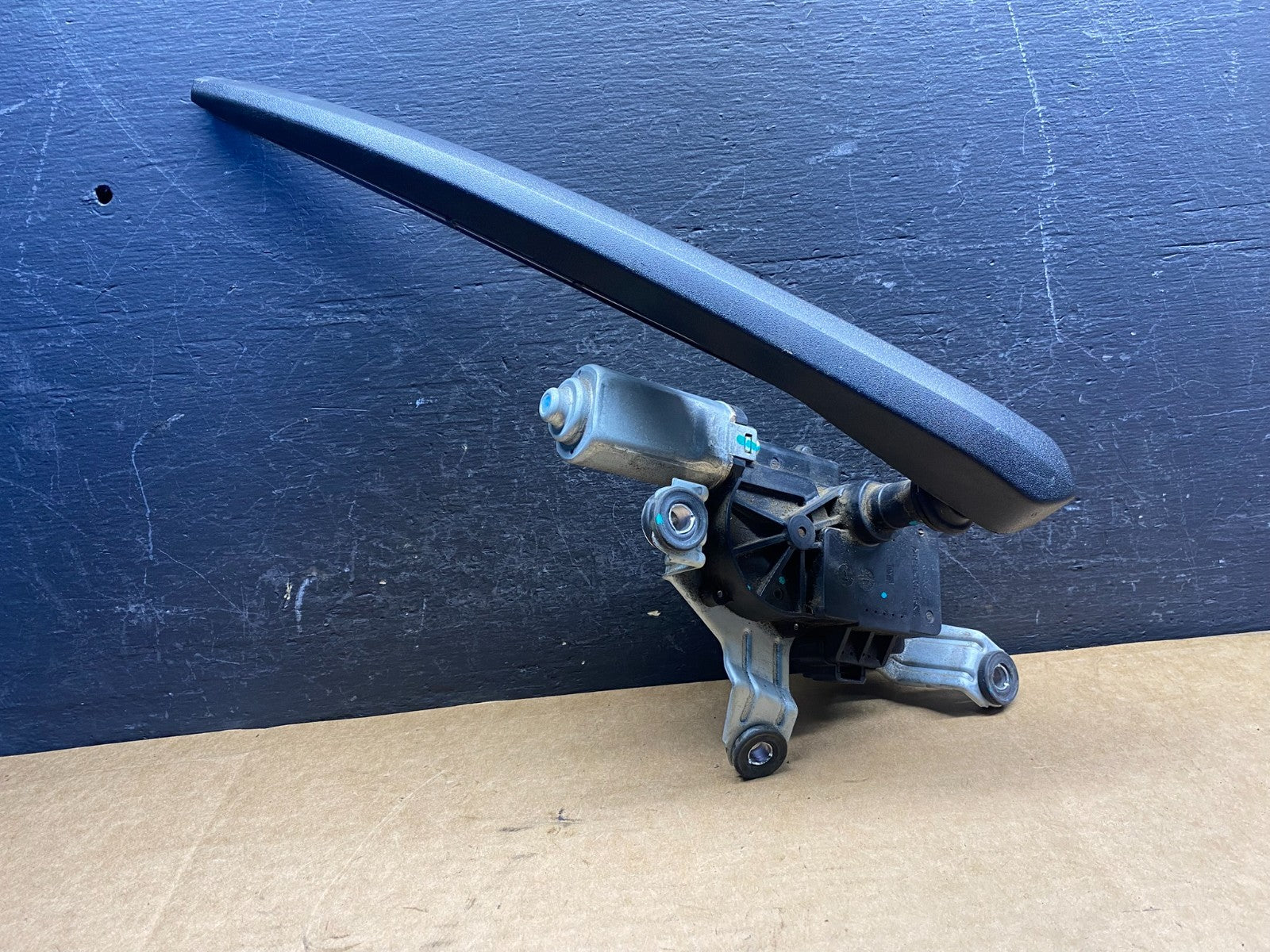 2010 to 2016 Cadillac SRX Rear Windshield Washer Wiper Motor ad7529 DG0