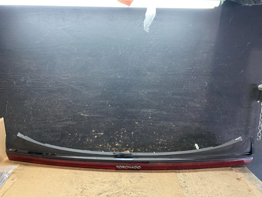 1986 to 1989 Oldsmobile Toronado Rear Center Tail Light Panel OEM V9578 PS0